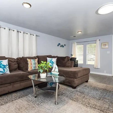 Chicago Avenue Cottage